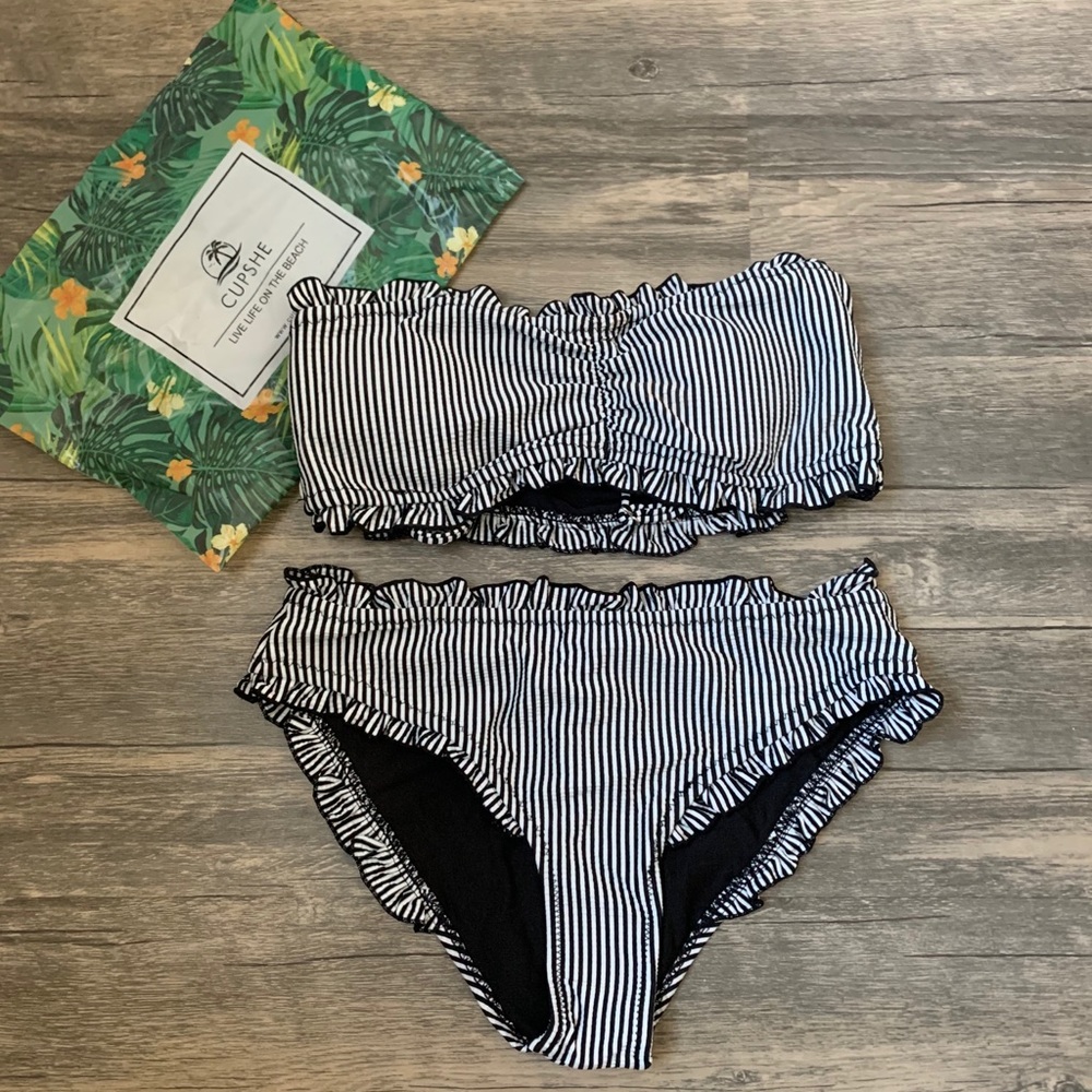 BRAND NEW! NWT! Cupshe Stiped bathing suit set